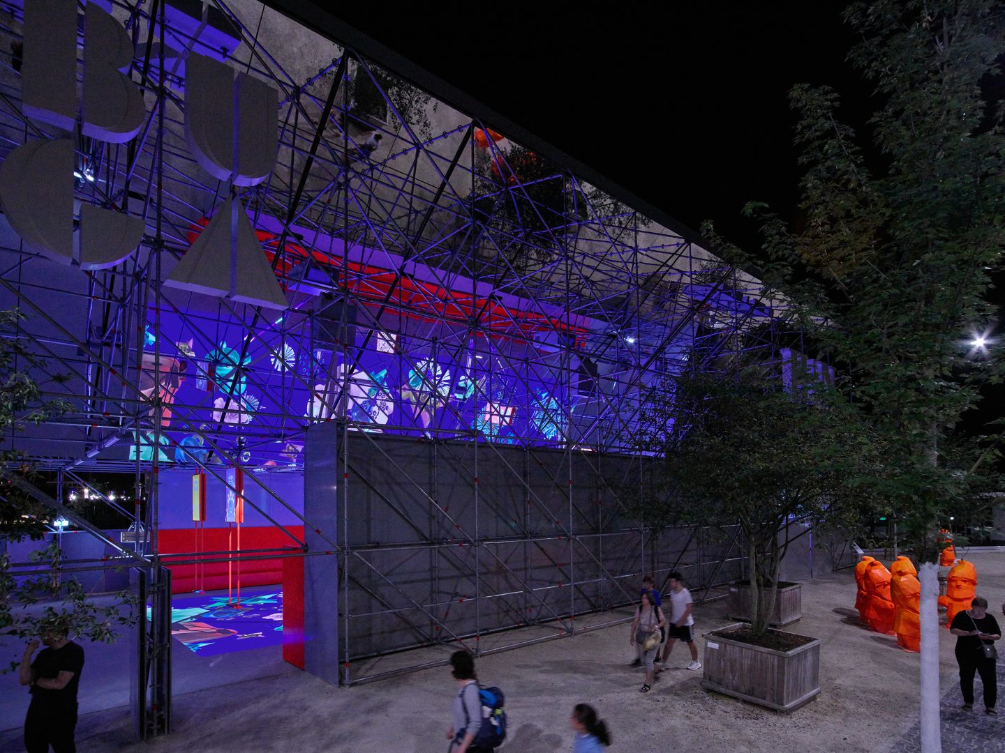 The installation at night. Photo: Rudi Schmutz jun.