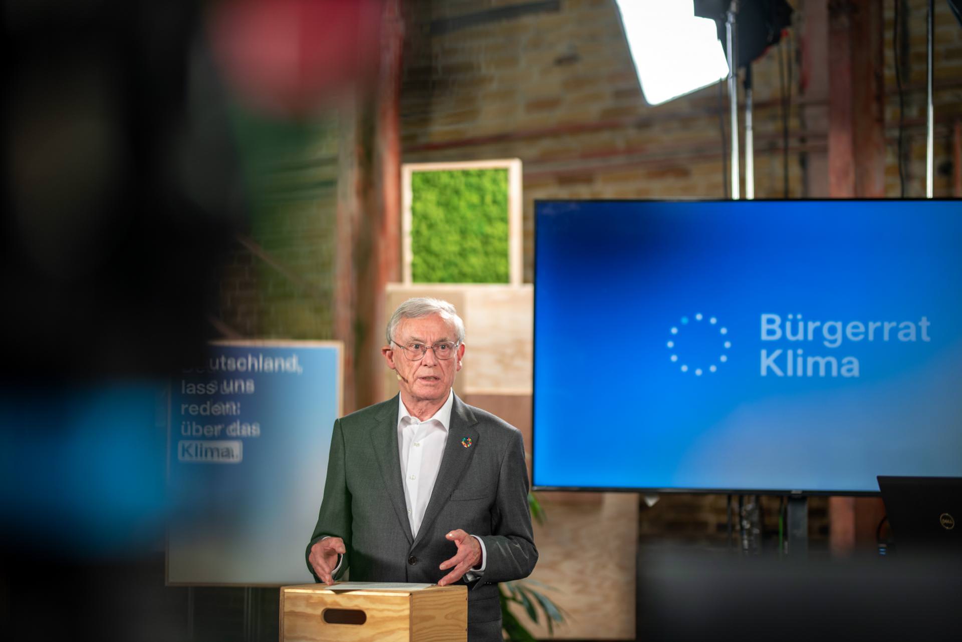 Patron Horst Köhler in a studio setting